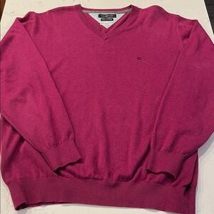 Elegant Men's V-Neck Sweater in Fuchsia